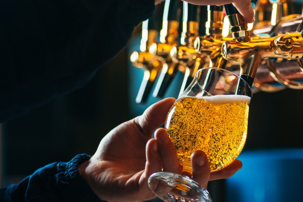why-does-draft-beer-taste-better